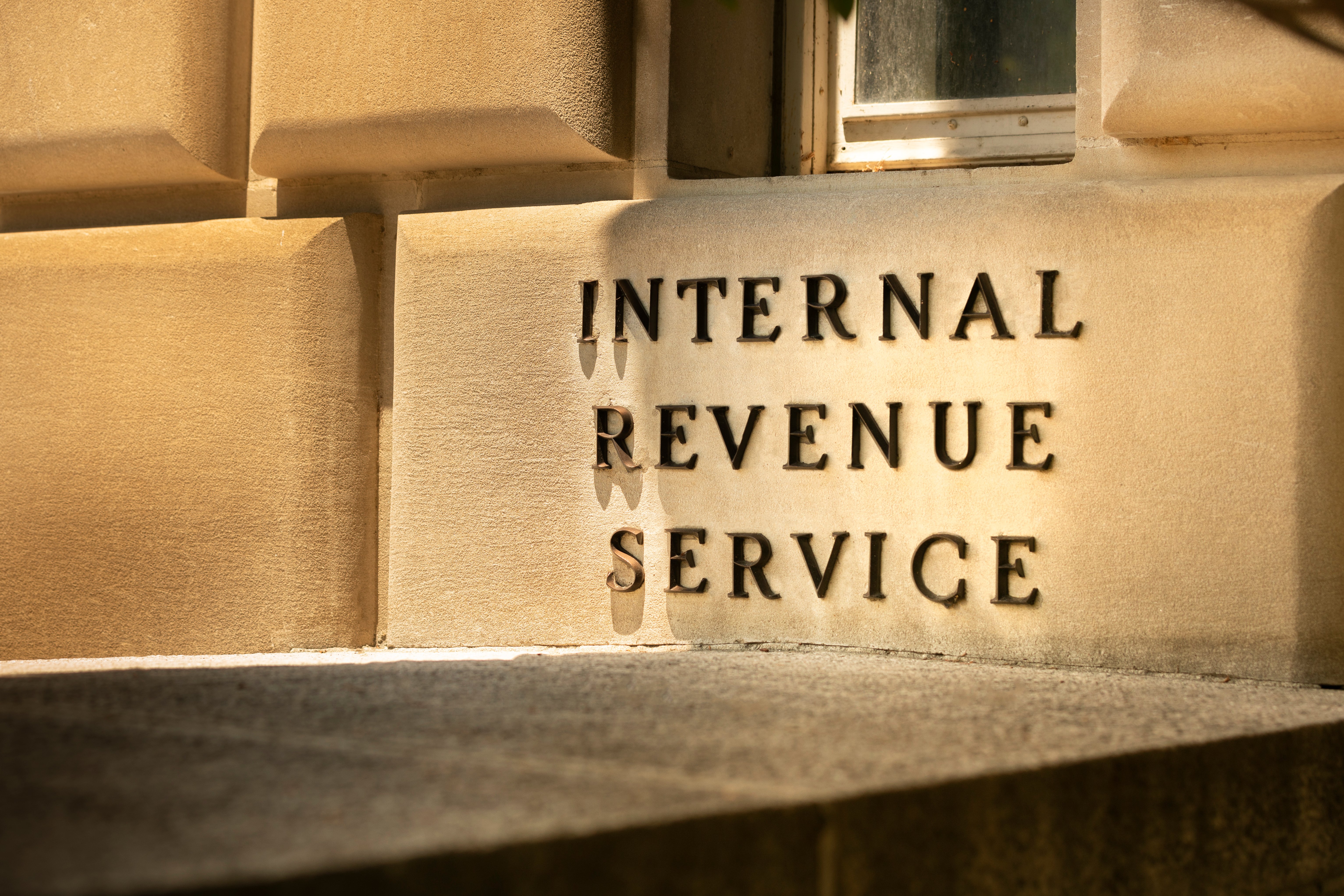 IRS-related imagery for 1031 exchange rules and mistakes